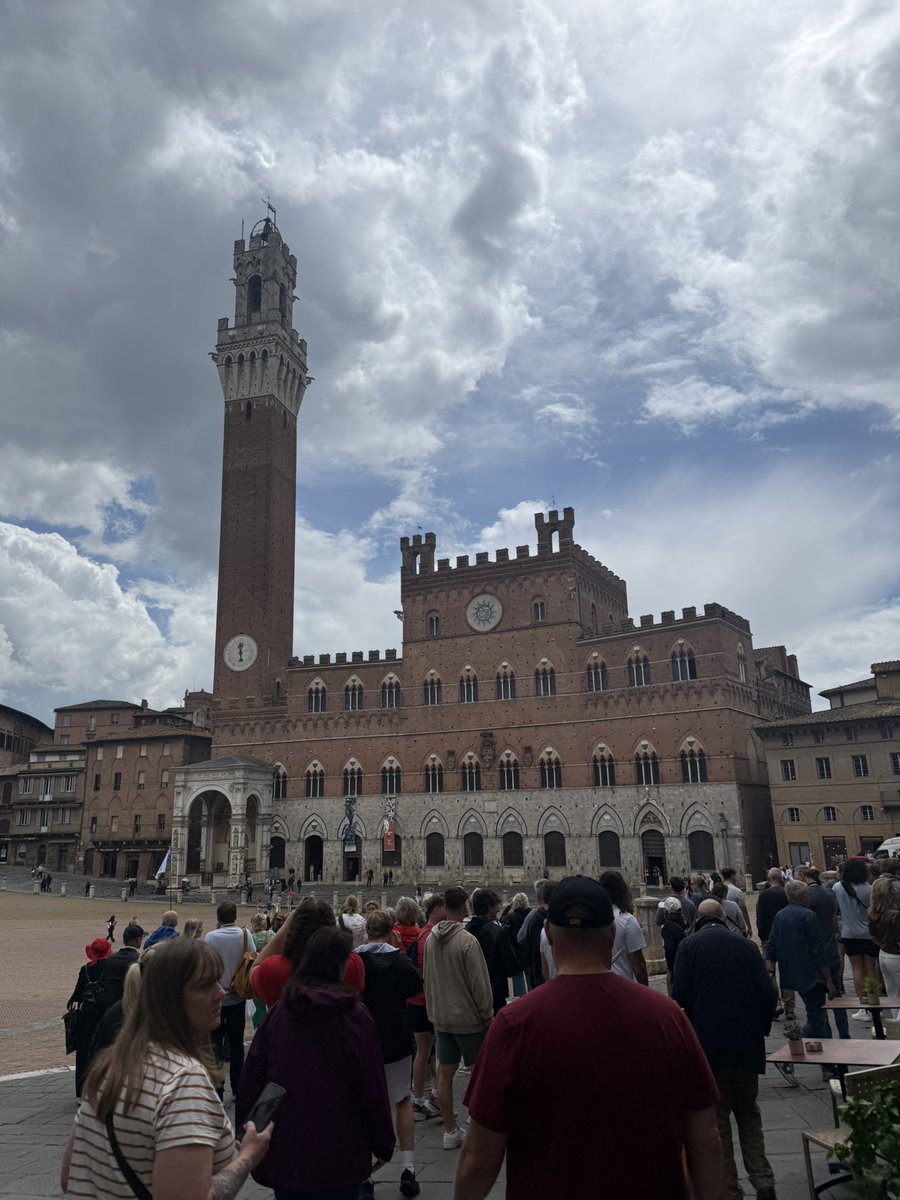 CoachTomWatts's tweet photo. DAY 3 in ITALY 🇮🇹 Siena 🔴⚫️ @OWUBishopFB https://t.co/Gz3PKZ7rI2
