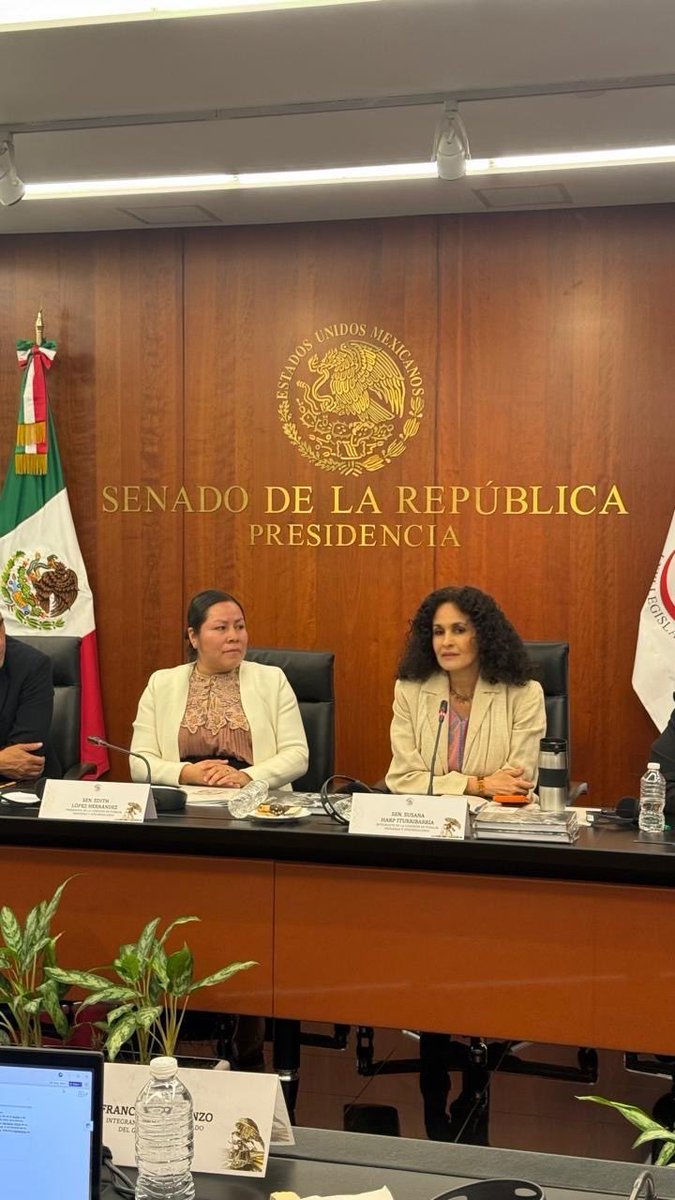 SusanaHarp's tweet photo. El día de hoy, en el @senadomexicano recibimos una Visita Oficial del Grupo de Trabajo de Expertos de la @ONU_es sobre Afrodescendientes, la cual estuvo encabezada por @IsabelleMamadou (España), experta independiente y presidenta del Grupo. Estarán en nuestro país hasta el próximo 20 de mayo, visitando los estados de Veracruz, Guerrero y Oaxaca. 

Este Grupo de Trabajo se creó como un mecanismo especializado para avanzar en la promoción y protección de los derechos humanos de las personas afrodescendientes. 

Tuvimos la ocasión de compartir con los cinco miembros del Grupo, las más de treinta reformas a las leyes secundarias que hemos emprendido desde el Poder Legislativo, después de que a partir del 10 de agosto de 2019 entró en vigor la reforma constitucional al artículo 2º, para hacer reconocer a  los pueblos afromexicanos en todos los ámbitos. 

Hice especial énfasis en la importancia que tiene el hecho de que fue hasta el Censo poblacional del año 2020, que se incluyó de forma específica la contabilización de la población afromexicana, ya que a partir de ahí tenemos certeza de que hay más de tres millones de personas que se reconocen.

Desde el Senado seguiremos trabajando para visibilizar, proteger y promover los derechos humanos de la población afromexicana, emprendiendo acciones que garanticen la lucha contra el racismo estructural, la discriminación racial, la xenofobia y la exclusión.