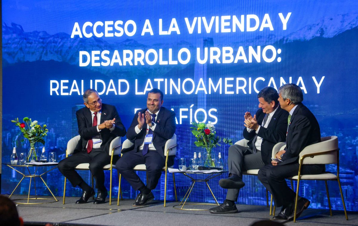 muvhpy's tweet photo. ✔️ Entre ellos, fue destacado Che Róga Porã, programa dirigido a la clase media trabajadora y que ofrece la tasa más baja de la región, con 6,5% anual. https://t.co/RxqRfsnYCJ