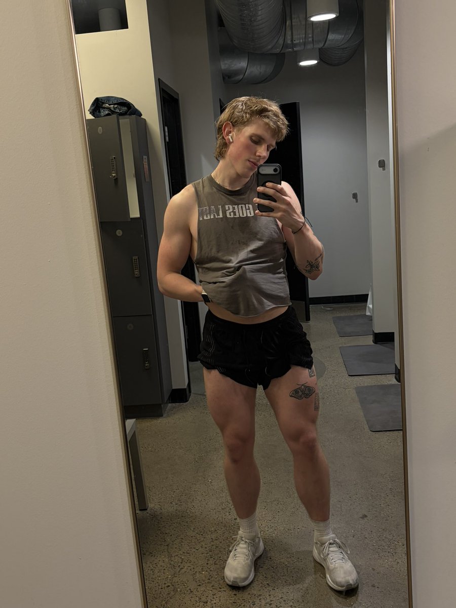 bennysunshine_'s tweet photo. leg day brought to you by f&amp;tm https://t.co/Rxk0ExdRwJ