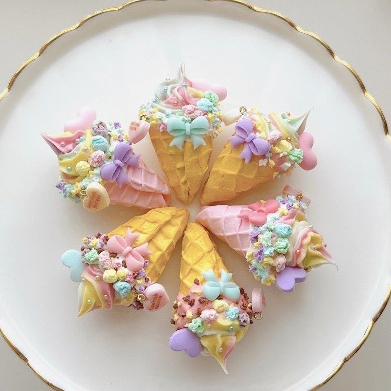twinklesweets22's tweet photo. 作家紹介⑦

ピンクシュガーのりんごチャーム
@appletea_aloha 

ゆめかわアイスクリームのキーホルダー（ワッフルコーン）
@macaron_miluku

詳細は @macaron_miluku さんのブログをご覧ください♪

#阪神百貨店梅田本店
#twinklesweets
#みんなの手づくり作品展 https://t.co/QCKUvfDNA9