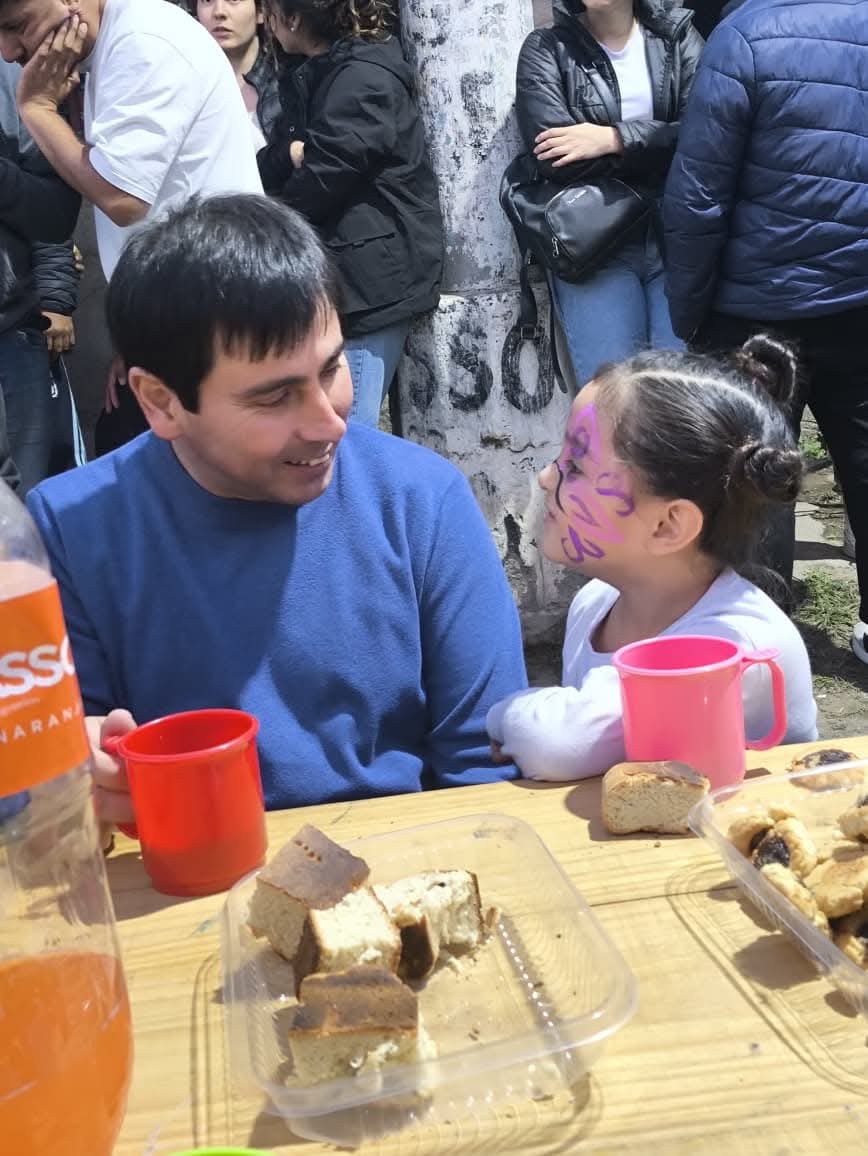 ernestoggr0's tweet photo. Visitamos el centro "Buenos Amigos" en el B° Ex Aeropuerto.
Mientras algunos proponen la libertad de la motosierra y el desempleo, nosotros decimos: sin derechos básicos, la libertad es una promesa vacía. https://t.co/cjlW22ImFu