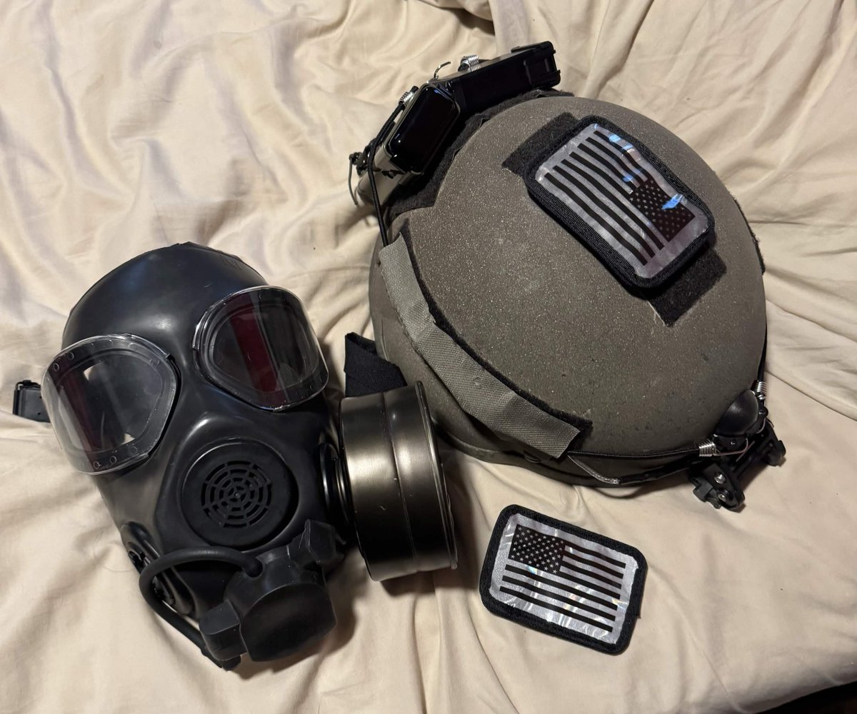 sprunki1's tweet photo. Toyim 
thank you @S_H_Tactical for the strobe flags https://t.co/ykCqirXmcN