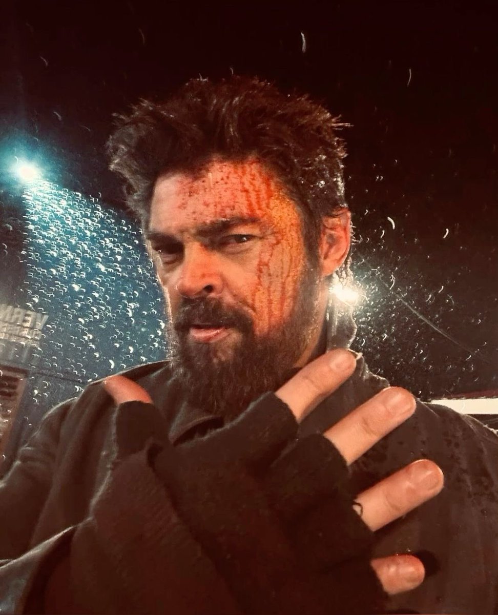 claramoonwalker's tweet photo. Sabe o que eu fico pensando? O Karl deve ter se sentido TÃO decepcionado com o final que Billy teve, todo mundo sabe que ele está descontente com o final da série e isso me destrói porque é um personagem que ele deve amar tanto, não consigo pensar no quão decepcionado ele está+ https://t.co/xidF3YgC1D