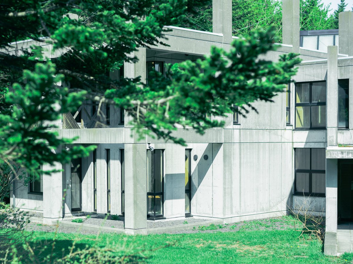 rishiri_visitor's tweet photo. 建物も自然と調和して美しいので、
屋内で芸術に触れた後は
ぜひ建物も一回りしてもらいたいです🏛️

Rishiri Art Visitor center
#利尻島 https://t.co/6KFTJLsLHe
