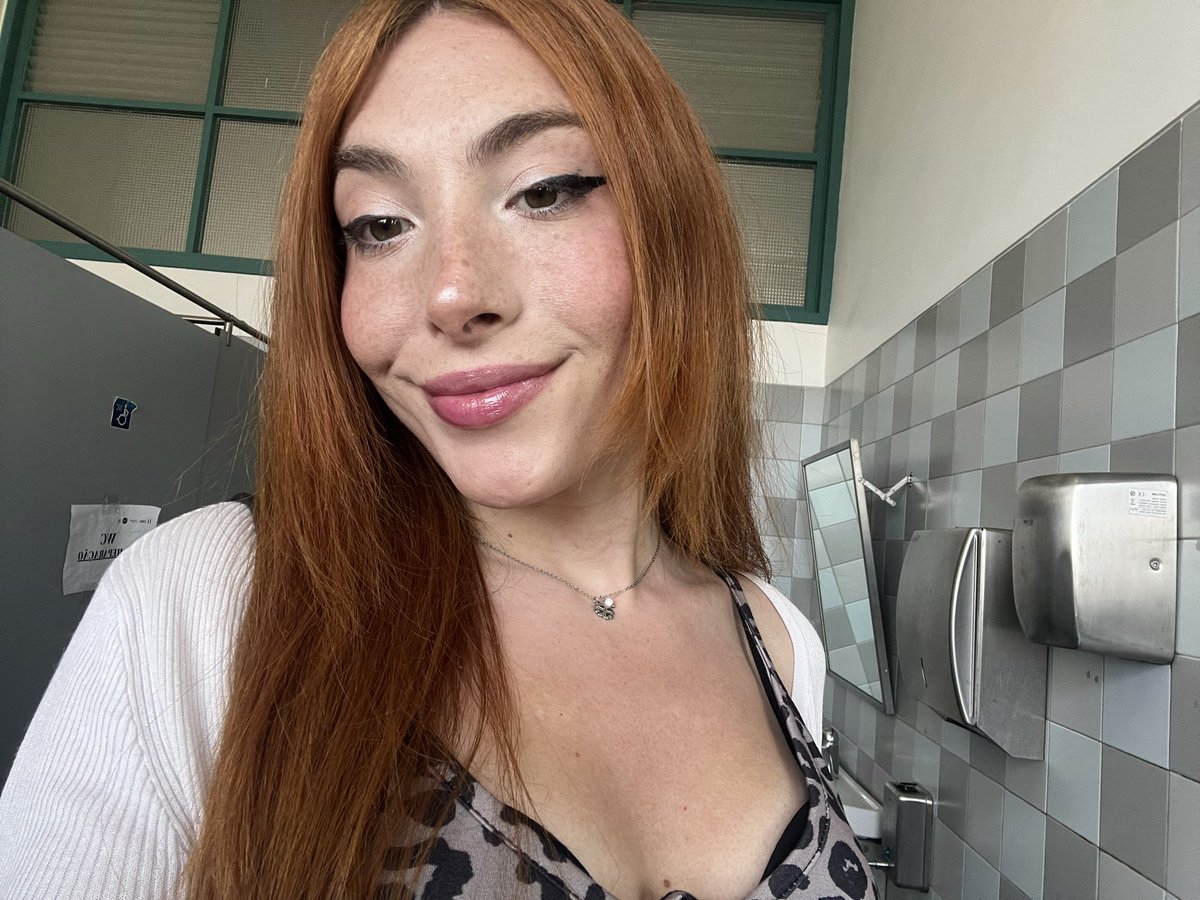 Valeria tweet media