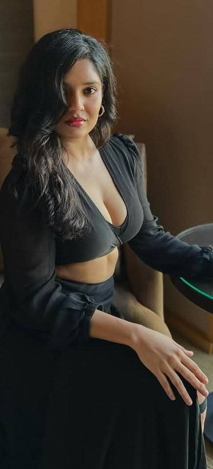 freaky_boyofl's tweet photo. Rithick ahhhh Singh 🥵 boxer and Actress https://t.co/Tr7g19lOdJ