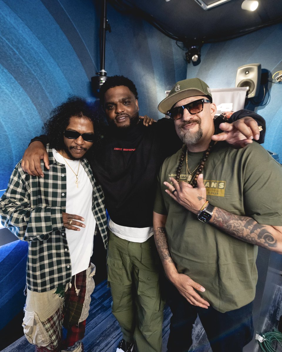 malonestweets's tweet photo. First day on the @B_Real Green Thumb Live Show on @Shade45 bringing in the sports segment. Bumped into my day 1 @abdashsoul https://t.co/G2QgvImA0r