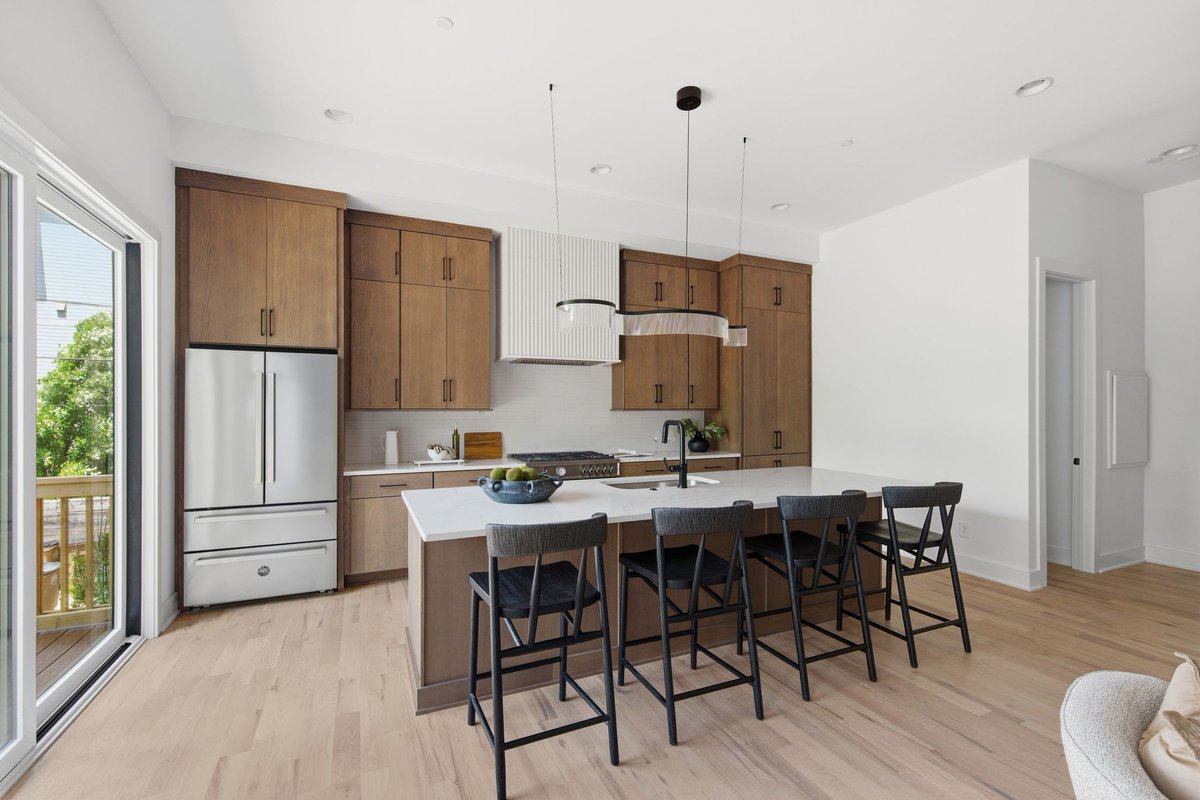 ParosGroupllc's tweet photo. The rooftop deck is the showpiece of this Southside Ave home—skyline views, hot tub hookups, wet bar, game room. Below, a chef's kitchen opens to expansive living spaces. Minutes to Downtown, 12 South, and The Gulch. https://t.co/E22VYD9jhD https://t.co/alUiOsgQlL