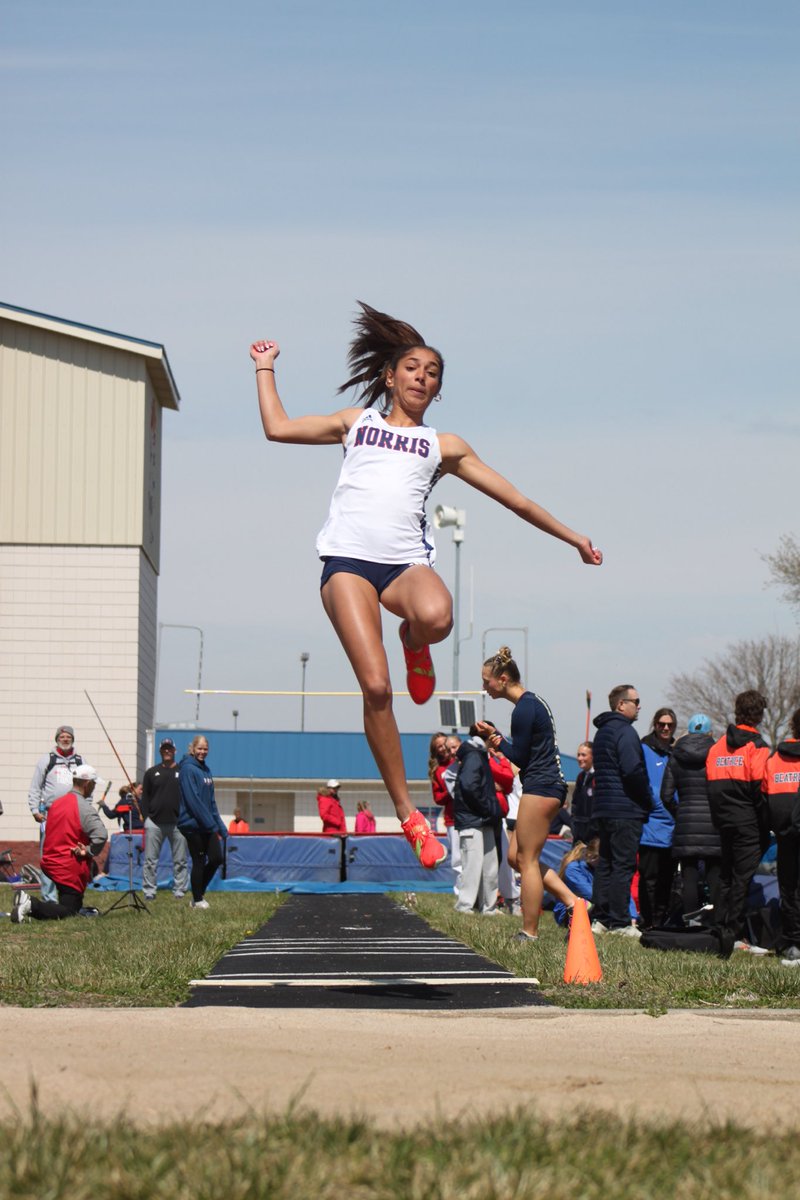 KindraGate84909's tweet photo. My District Champion x3 in Long Jump, 100m, &amp; 200m. State bound girl! Go have some fun! 🥇🥇🥇🤩⭐️ https://t.co/J9U1gBFiEs