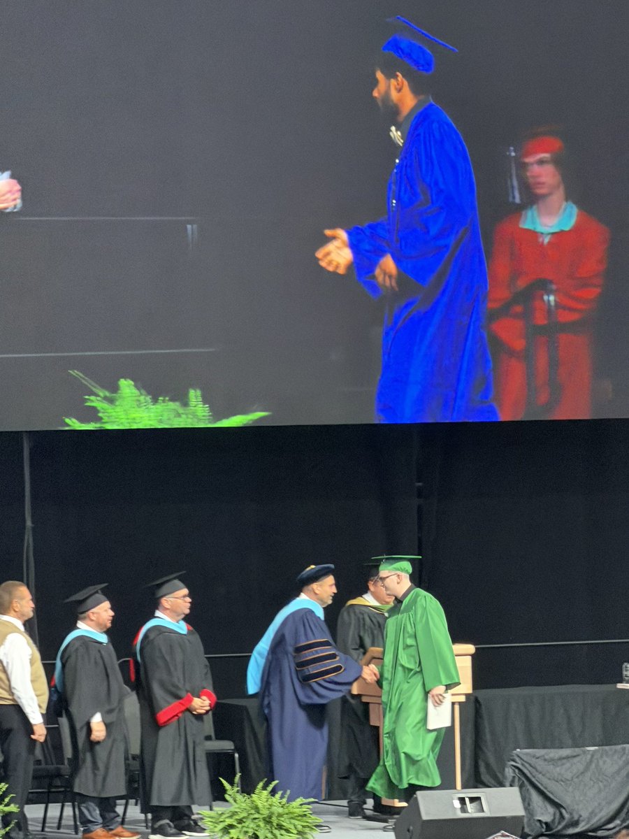 ndirdaSF's tweet photo. What an absolutely beautiful evening celebrating our Parkway West CTC Seniors! We are so very PROUD of you and we can’t wait to see all that you accomplish in your future! Lion Country can’t wait to celebrate you and our SF Class of 2026 on June 5! ✔️🦁💚 https://t.co/VjD272M3A6