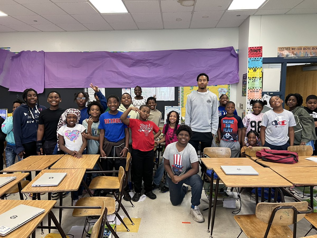 JamariAllen5's tweet photo. Bigger than the game. Had a great time today speaking to the kids at Duke Ellington Academy and Wayne Elementary about college sports, academics, and goal setting. https://t.co/9rkS1UCRSF