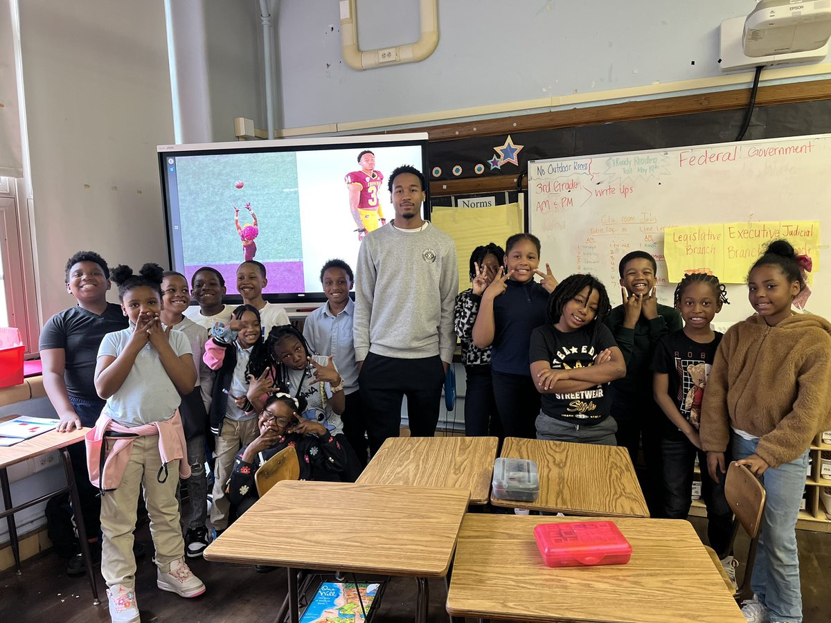 JamariAllen5's tweet photo. Bigger than the game. Had a great time today speaking to the kids at Duke Ellington Academy and Wayne Elementary about college sports, academics, and goal setting. https://t.co/9rkS1UCRSF