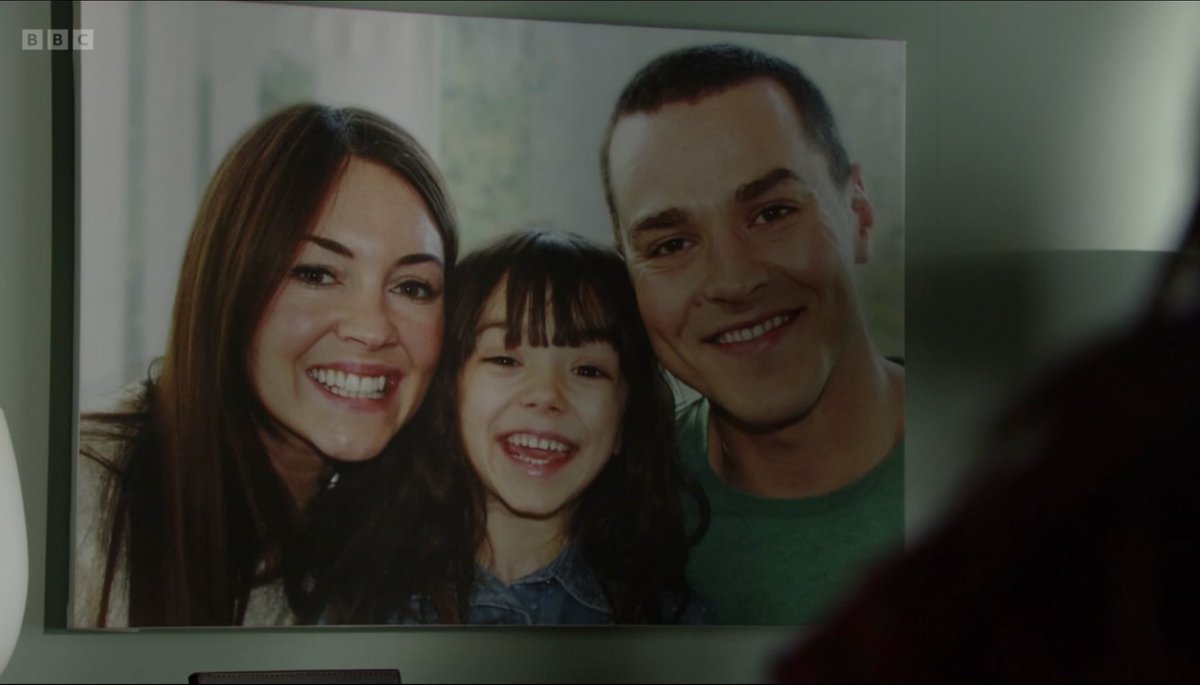 Omages887's tweet photo. This BIG ASS PICTURE make me cackled give the fact Stacey probably knew the guy for a few seconds, now they look like a family 😭😭😭 (2014 EE watches) https://t.co/v2EFEAV9XO