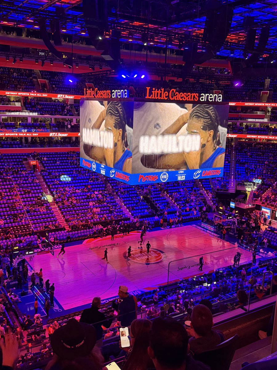 gphaas12's tweet photo. DEEETROIT BASKETBALL! #DetroitBasketball https://t.co/8lSDi6fXw0