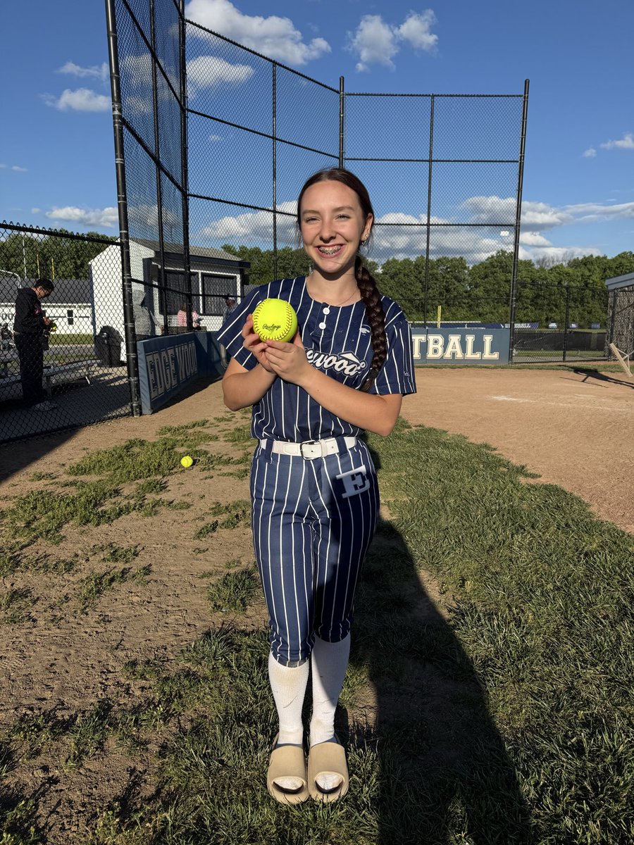 Edge_Softball's tweet photo. She may be small, but that swing speaks loud!

Congratulations to So. Evie Short on her first career home run!! 

#GoCougars https://t.co/duhBm94cKn