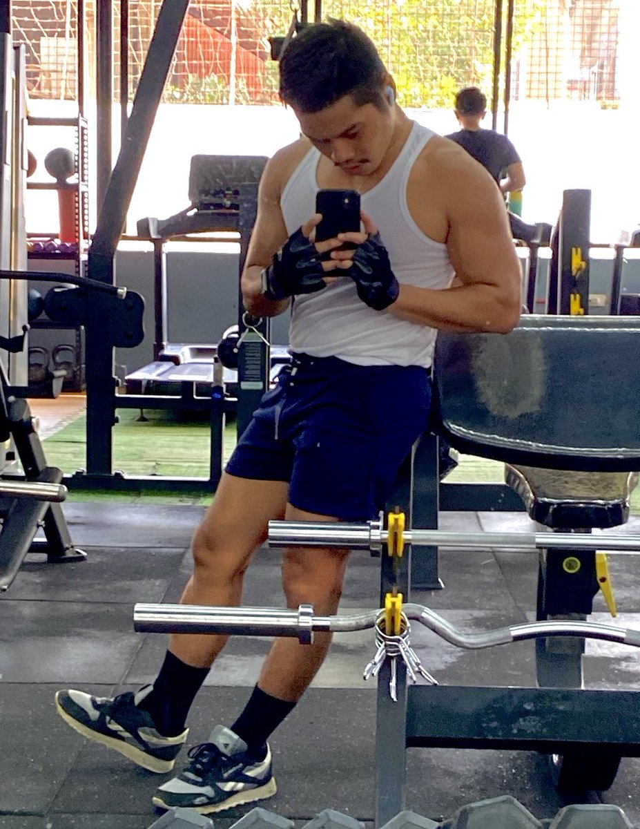 Renz693's tweet photo. Bunal buddy 🥵 https://t.co/3ueaPEGM2Y