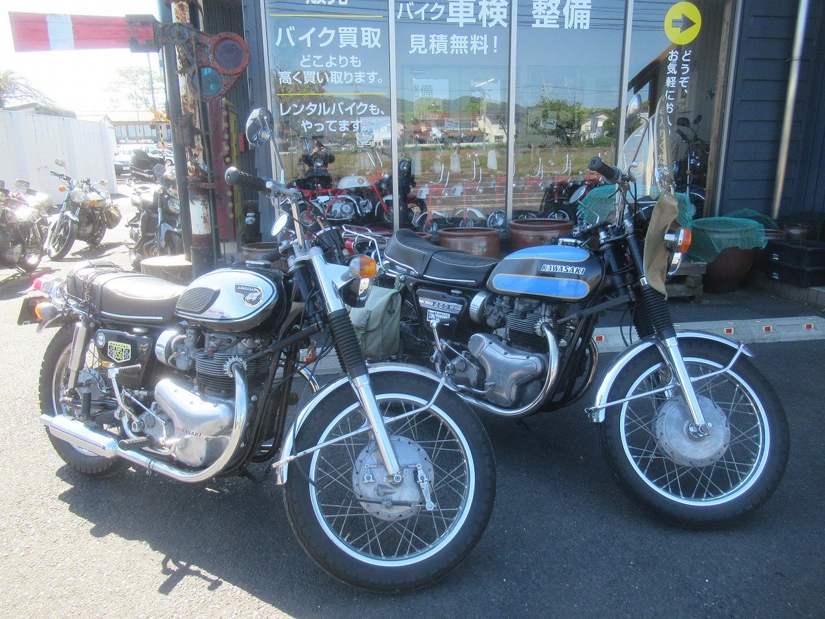 bestauto_jp's tweet photo. メンテナンスが終わったW1S、W1SA納車でツーショット‼️
旧車もメンテナンスできます！
お気軽にお問い合わせください！

#ベストオート
#W1S
#W1SA https://t.co/m1QfSunUer