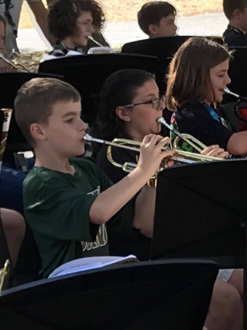 CLHawkBand's tweet photo. Awww. Beginner Dane !  #seniors26 https://t.co/vC9SgfWcWP https://t.co/ffcFQ9ogY1