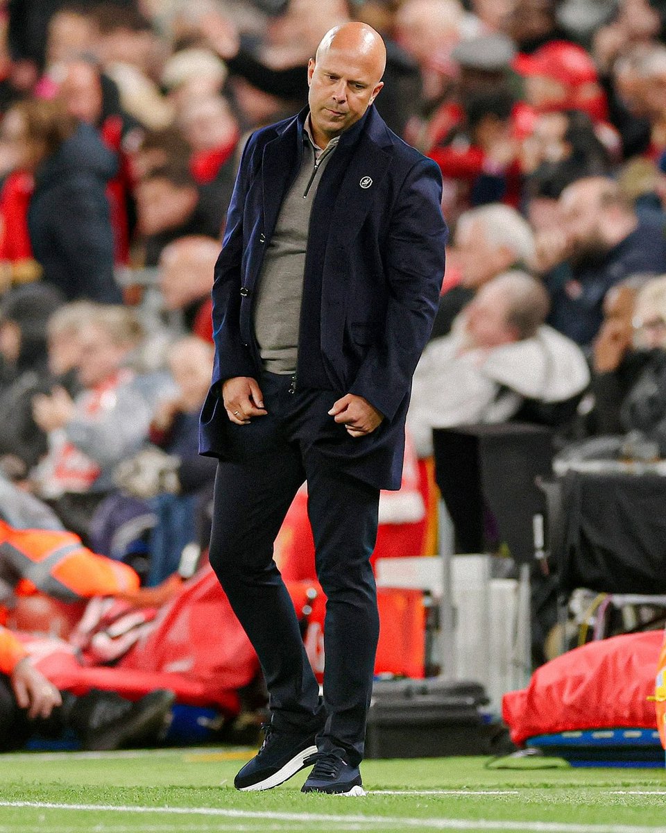 LiverpoolZNE's tweet photo. Joe Cole expressed shock at the growing hostility from Liverpool fans toward Arne Slot and argued that Slot’s critics are ignoring last season's league title and the significant crisis involving Jota, Isak, and Ekitike 😳:

“I’ve never been to Anfield and felt it so restless with a manager. 

When we go to the game, we’re doing our homework, we’re speaking to people, they’re like, they’re not happy, they’re not happy.

I’m like, it blows my mind. He won the league last year. All of the incidents that have happened, Jota, Isak being injured, Ekitike being injured, Wirtz, nobody saw Wirtz not settling.

I’m like, this is so un-Liverpool, where they’re restless, right?”
