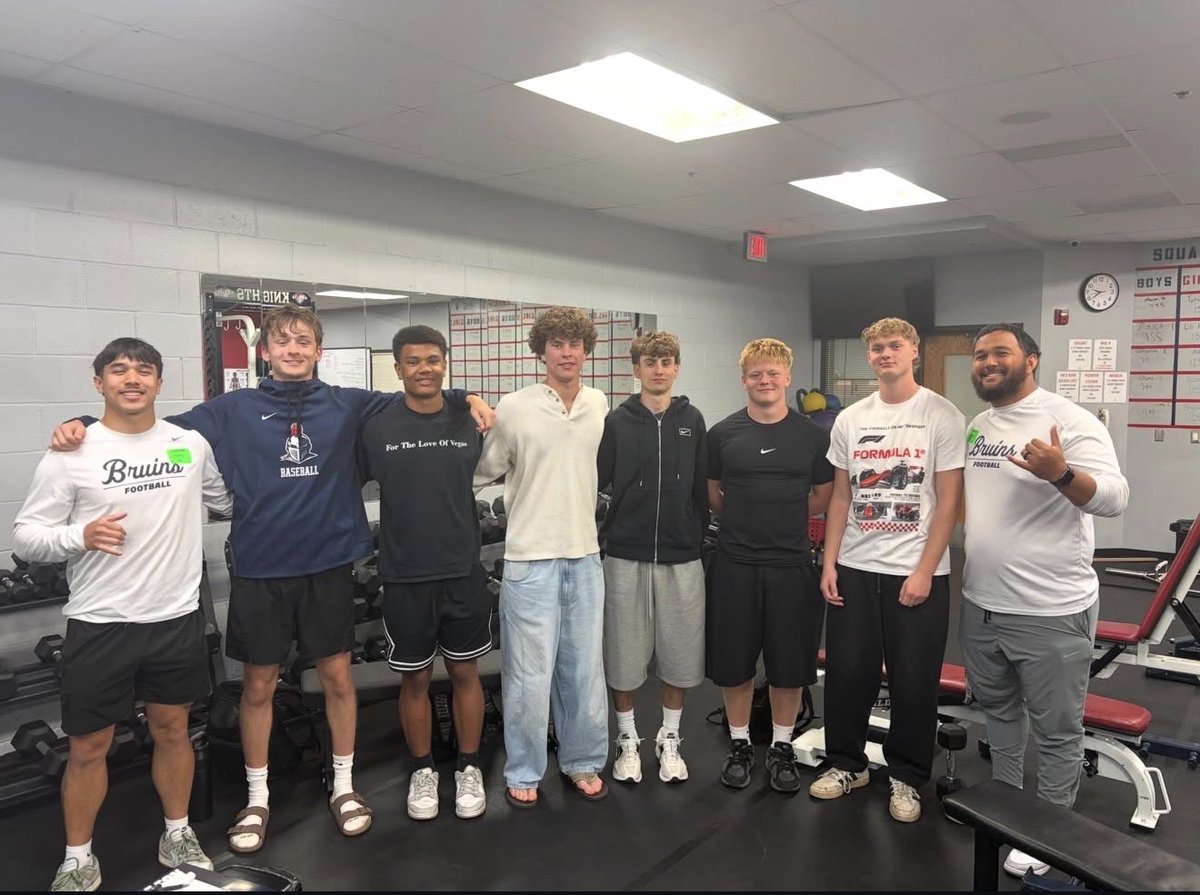 masoncbuck's tweet photo. Big thank you to George Fox and @Coach_BMeyer for stopping by to talk about Bruin football and playing at the next level. https://t.co/x2mOiWhuJE