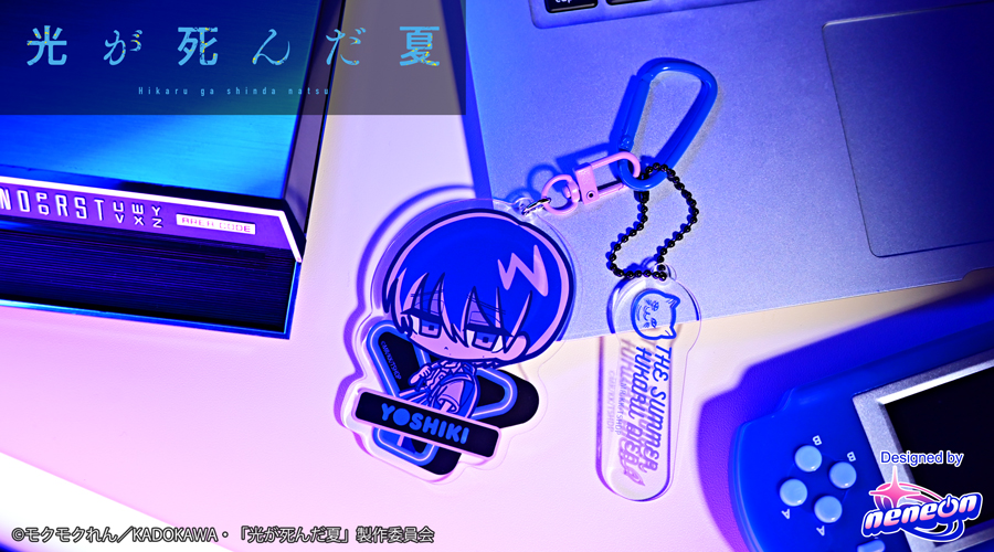anicyustore's tweet photo. 🌻🏫━━━
予約受付開始
━━━🫠⚫️

TVアニメ『光が死んだ夏』より、
アニ中ストアの🆕ブランド「neneon（ネネオン）」とのコラボグッズが登場🚲🚲

ネオン × Y2K × ゆるさが混ざり合う、
ちょっとクセになるデザインが魅力のシリーズ🫧

エンベロープケースやオーロラアクスタなど
持ち歩いても、飾っても、なんかいい🫶

👇詳細はこちら👇
https://t.co/ebTxYcfDmD
#光が死んだ夏 #ひかなつアニメ