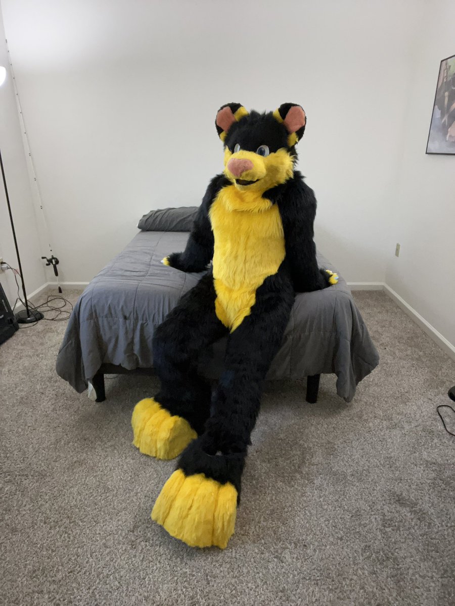 TyphoonTempest's tweet photo. @TheInodog @oakleycreations Have only made one fully completed suit so far, but im currently working on my first full suit commission! https://t.co/AdwFZ5Kkel