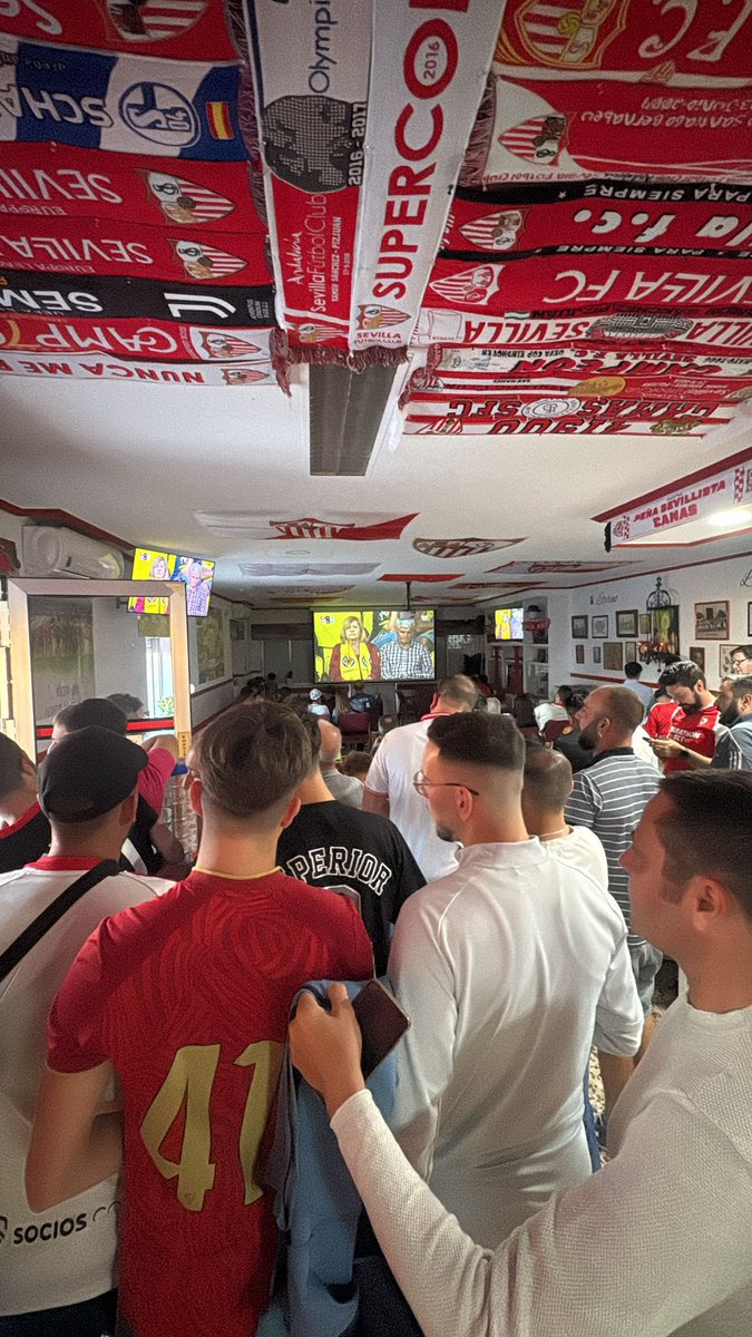 PCSFCamas's tweet photo. El DOMINGO MÁS!!!! 

SEVILLA FC ‼️ https://t.co/tu42nRxkBD