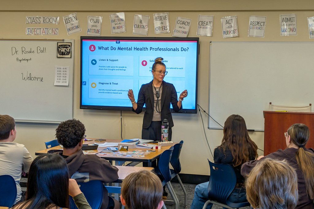 AberdeenHMS's tweet photo. On Wednesday, 8th graders at Holgate Middle School got to learn about careers in a variety of industries! Thank you to the local professionals who gave these presentations to our students! #AberdeenPublicSchools #GoEagles 💙🦅💛 https://t.co/dmHls2w7ft