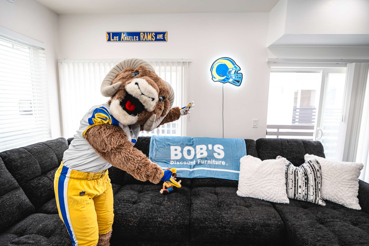 Bob’s Discount Furniture tweet media