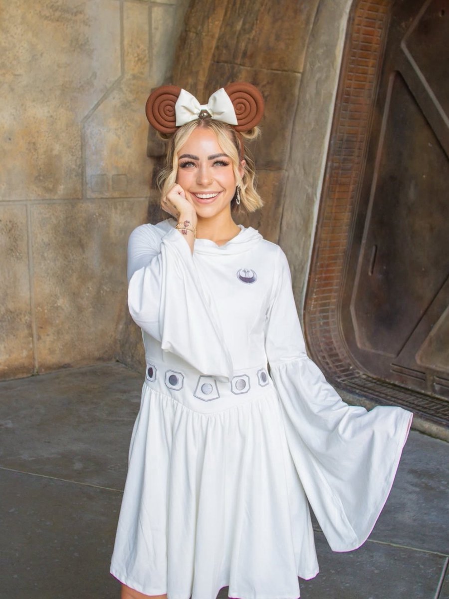 HerUniverse's tweet photo. Space princess style never fades ๐ซ https://t.co/ZDVL3wSKG2
๐ธ ash_alexandria_ #HUCommunity https://t.co/6jTgILcPYB