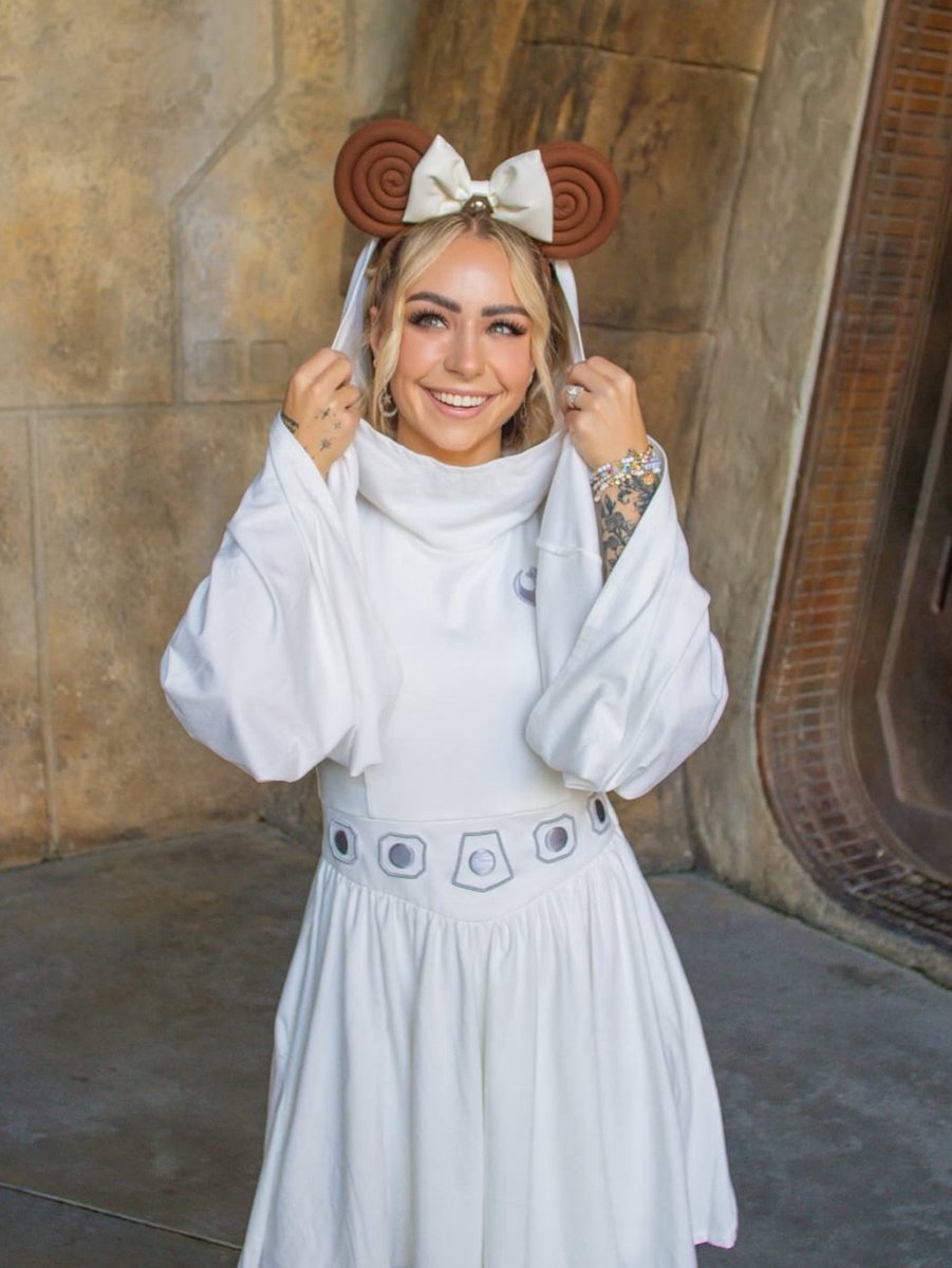 HerUniverse's tweet photo. Space princess style never fades ๐ซ https://t.co/ZDVL3wSKG2
๐ธ ash_alexandria_ #HUCommunity https://t.co/6jTgILcPYB