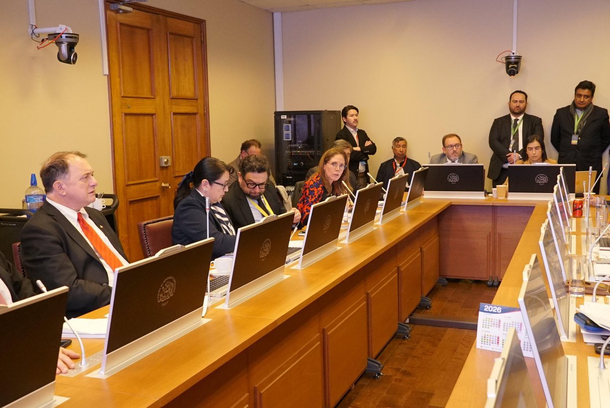 cristian_neiram's tweet photo. Vergüenza. En Comisión de Vivienda diputada del Frente Amplio no dio unanimidad para prorrogar y por eso no pudo terminar la contralora y lo que es peor, @MinistroPoduje ni siquiera pudo hablar. La izquierda radical sigue en el ánimo de obstruir y afectar a los más necesitados. https://t.co/bXFsfLziiI