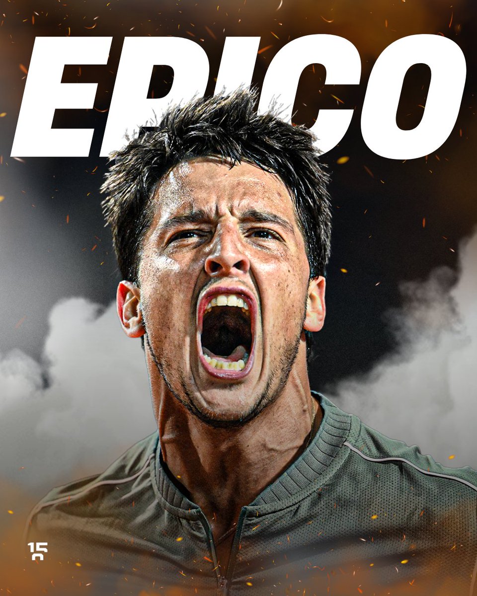 quindicizero's tweet photo. È 𝙇𝙐𝙇𝙄-𝙈𝘼𝙉𝙄𝘼 A ROMA: DARDERI NON SI FERMA PIÙ E VOLA IN SEMIFINALE ❤️‍🔥

Una serata incredibile quella sul Centrale del Foro Italico: Luciano Darderi batte anche Rafael Jódar e conquista la prima semifinale della sua carriera in un Masters 1000 (diventa l'ottavo italiano a raggiungere il penultimo atto nel torneo maschile a Roma), al termine di un match iniziato tardi, finito ancora più tardi (ore 2 del mattino) e caratterizzato dalla surreale interruzione per il fumo generato dai fuochi d'artificio della finale di Coppa Italia tra Inter e Lazio.

Prestazione davvero PAZZESCA dell'azzurro, che ha dimostrato di essere più forte dei crampi e di qualsiasi avversità: venerdì sfiderà Casper Ruud per un posto in finale!