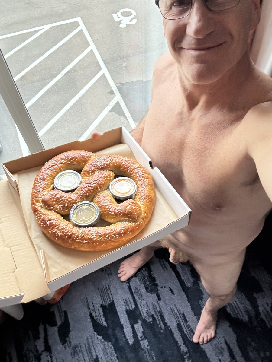 Nudist since 91 tweet media