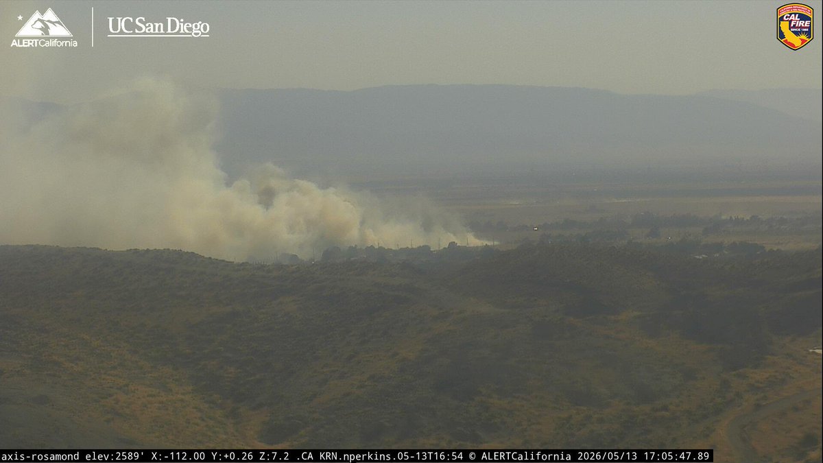 DanielFireTruck's tweet photo. Resources from Los Angeles and Kern County are on Scene of the #DesertFire this First Started as a Structure Fire with a Spread to nearby vegetation. https://t.co/INU8q9k09H