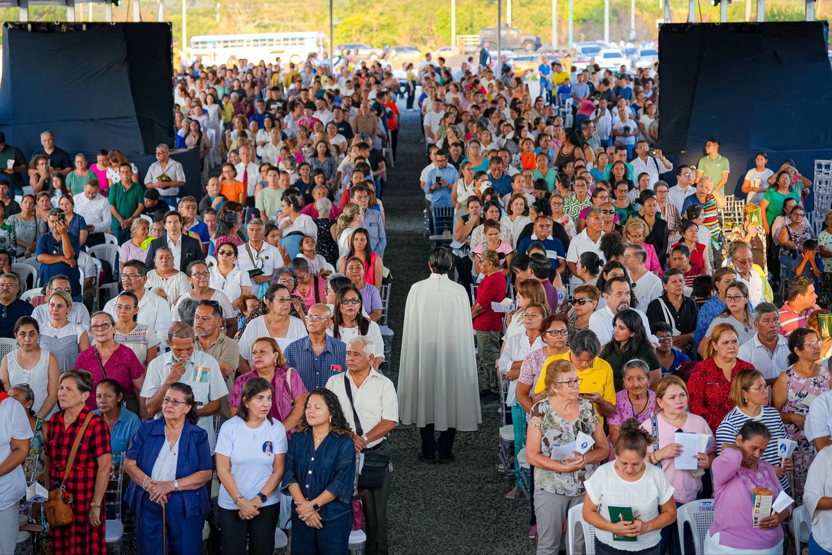 SecPrensaSV's tweet photo. #NuestraSeñoraDeFátima | La advocación de la Virgen de Fátima es reconocida por la iglesia católica desde las apariciones marianas ocurridas en 1917, en Portugal. Cada 13 de mayo, esta fecha es recordada por fieles alrededor del mundo con distintas actividades religiosas y celebraciones litúrgicas. #SecretaríaDePrensa