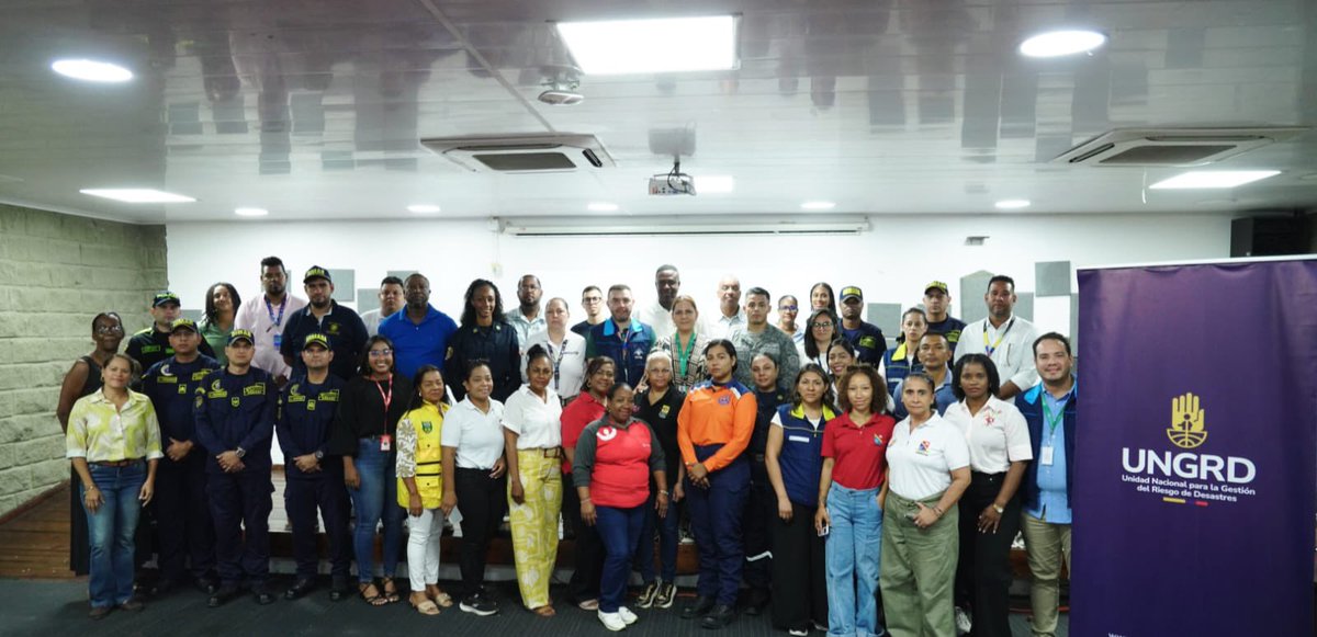 IDEAMColombia's tweet photo. #IdeamInforma | Hoy estuvimos en el Caribe, en la Gobernación de San Andrés, participando activamente en la mesa técnica de ciclones tropicales junto a @UNGRD , @FuerzaAereaCol , @Dimarcolombia y @AerocivilCol. Desde el #Ideam, aportamos datos clave de monitoreo y pronósticos para fortalecer la preparación del territorio ante la temporada de huracanes.