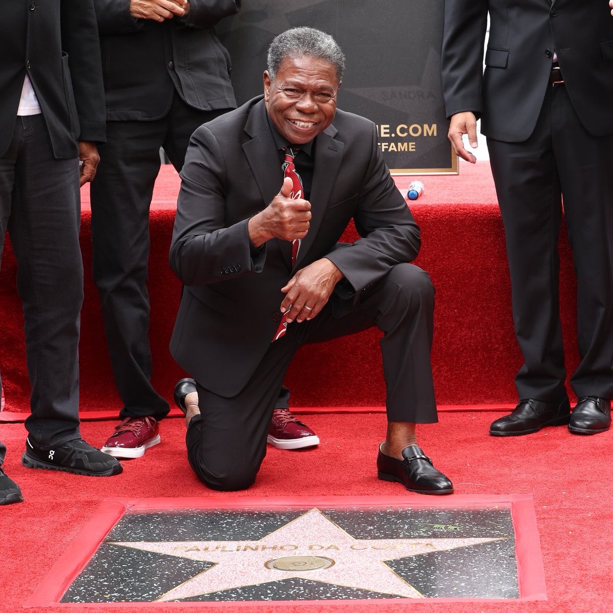 theYAS31's tweet photo. Paulinho da Costa se tornou o primeiro brasileiro a ganhar uma estrela na Calçada da Fama de Hollywood. https://t.co/g5fLsPTXM3