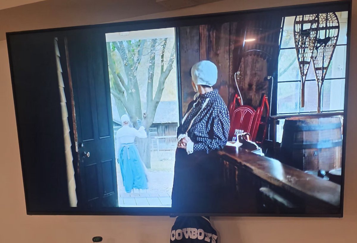 loveshack93's tweet photo. Eleanor going all Wynonna 🖕😅 #pioneergirlseries #bravobarrell #E4L https://t.co/LTIO737LqU