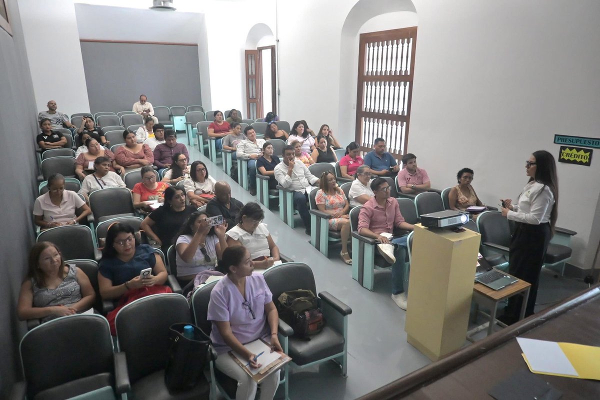 AyuntamientoVer's tweet photo. En el Ayuntamiento de Veracruz seguimos impulsando herramientas que contribuyan al bienestar económico de las familias y al fortalecimiento de los microemprendimientos. 🤝

#VeracruzCiudadHeroica

(1/4) https://t.co/1MJwvGMELs