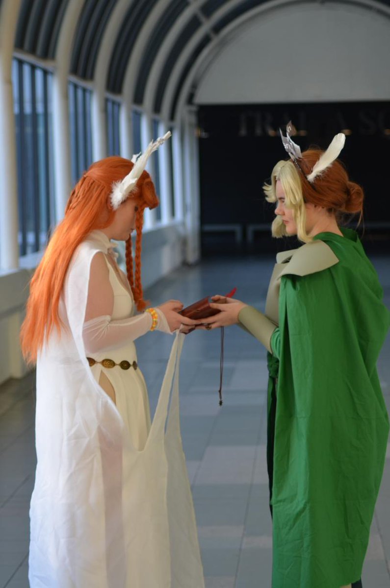 _Vqmpires's tweet photo. Small Shoot from con this weekend !!  Did have to get my girlfriend into bannerfall to do this duo with me 🫶
+ a photo of the prop that i made her which had the poem bf!Bek wrote bf!Eloise.

#bannerfallsmp #bfsmp #bekyamon #soupforeloise #powcreations https://t.co/r8JceKCw0V