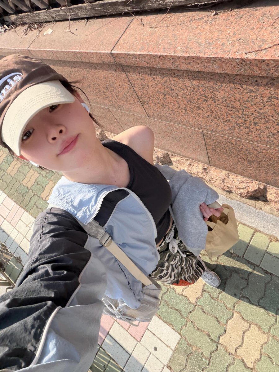 saliwinda's tweet photo. Morning stroll. https://t.co/gF7ElGnYTA