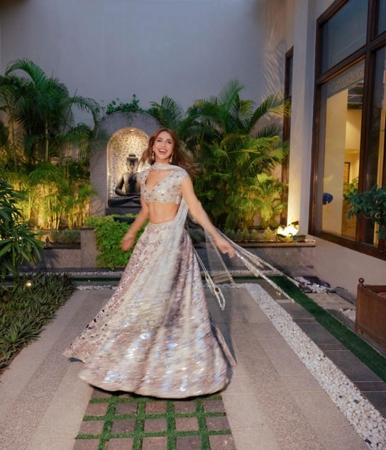 vaani_fc's tweet photo. Beautiful #VaaniKapoor https://t.co/iEYBBhTUy9