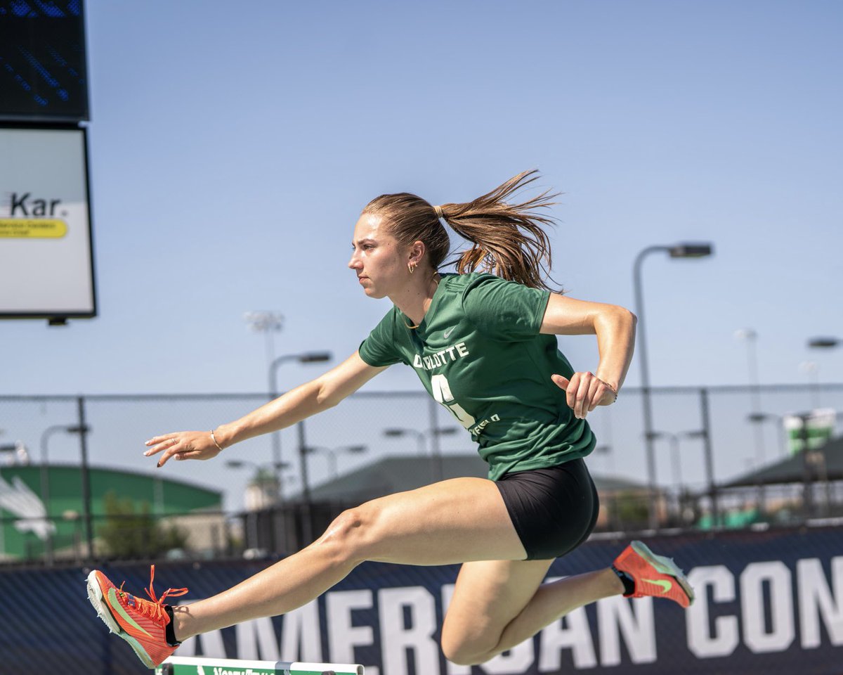 CharlotteTFXC's tweet photo. Final preparations in Denton 🤙🏻 https://t.co/zcOjT4c1TD