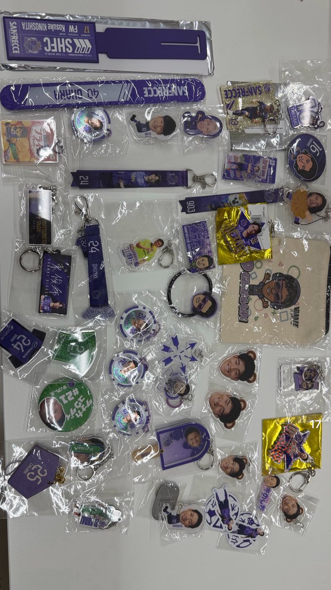 ky___10523's tweet photo. サンフレッチェ広島過去グッズ

譲→写真のもの
求→定価

複数買取していただける方優先で！
よろしくお願いします🙏

#sanfrecce
#サンフレッチェ広島
#サンフレガチャ https://t.co/rkXq95Sp1f