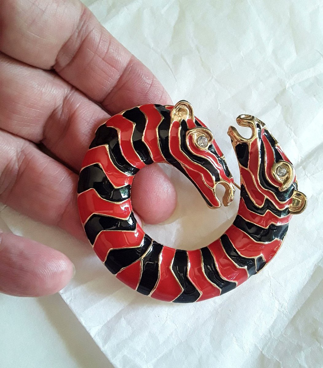 renaissancefai's tweet photo. Vintage Double Head Zebra Brooch, Black & Red Enamel Stripes, Circular Design
https://t.co/qymvlpvcxR?
#brooch #vintage #zebra #doublehead #two #red #black #enamel #circle #kennethLane #unsigned #KJL #animal #goldtrim #goldplate #stripe #safari #designer https://t.co/qtumkxE5rh