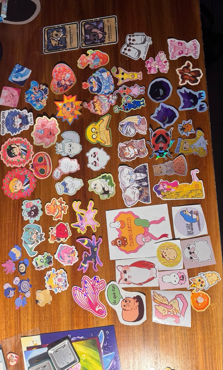 Nynny_2802's tweet photo. Comprei essas coisinhas com artistas maravilhosos na feira pólen que acontece na puc rio :) https://t.co/MKG869cFBh