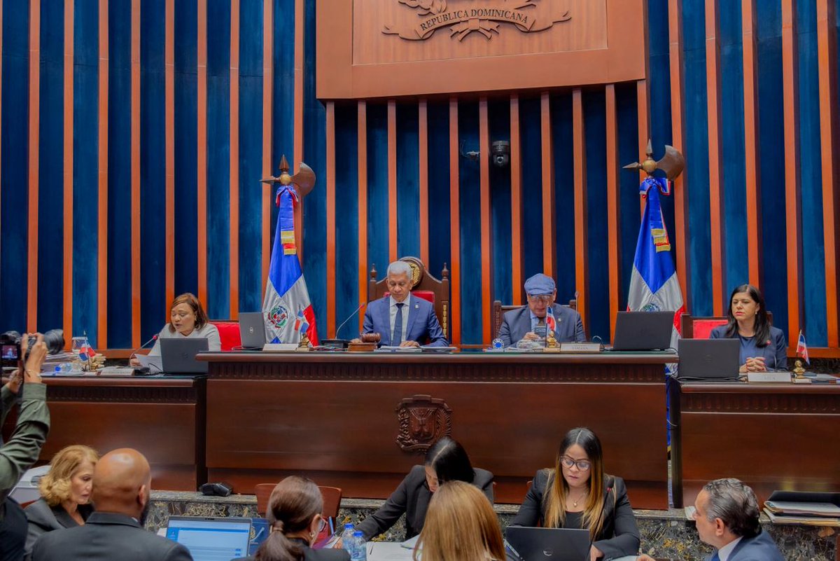 KeNoticias01's tweet photo. Senado aprobó con modificaciones ley que rige Sistema Dominicano para la Calidad (SIDOCAL)... https://t.co/UUKxznKfyy https://t.co/D4o6RzusQk