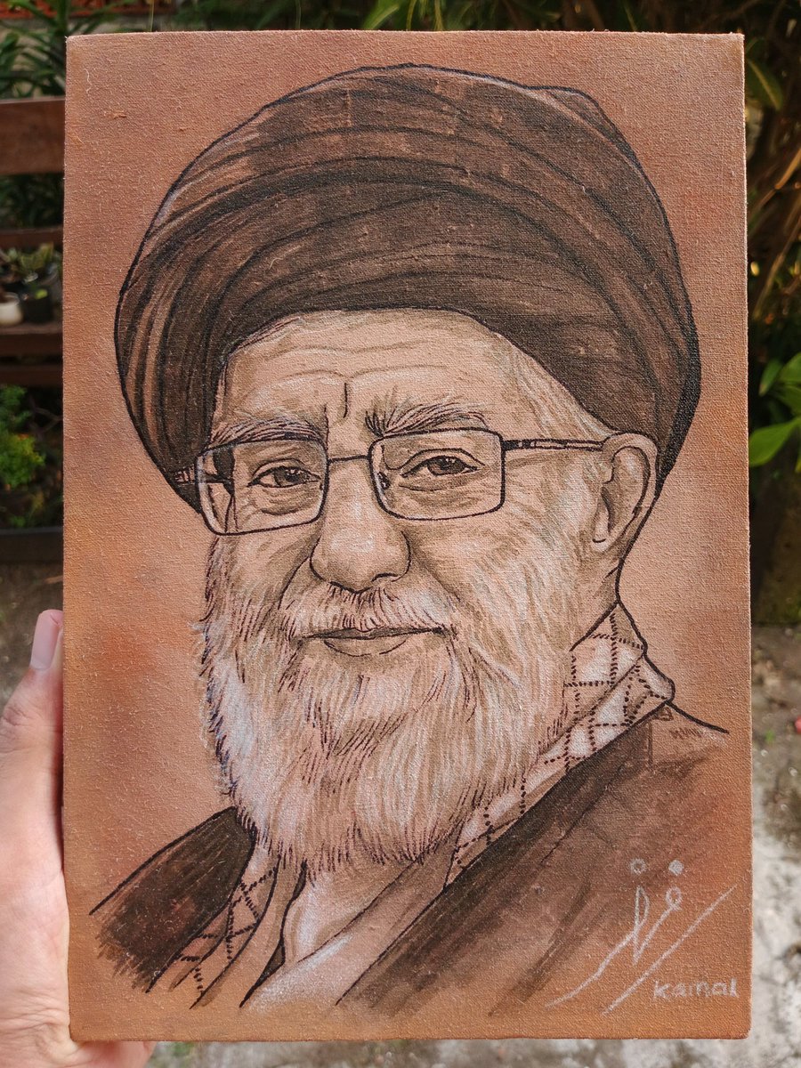 Fihrilkamal's tweet photo. Alhamdulillah, seri lukisanku di kanvas ukuran 20 cm x 30 cm ini cuma tinggal lukisan Gus Mus yang masih belum terkoleksi, silakan bagi yang minat meminang lukisan tersebut saya persilahkan. https://t.co/2D4AdsUhjL